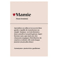 Affiche Mamie définition avec typographie raffinée, ambiance douce et lumineuse. Design minimaliste, parfait pour un cadeau plein d’amour et d’humour.