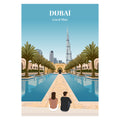 Affiche illustrée et personnalisable représentant une famille face aux fontaines d’un hôtel à Dubaï, avec vue sur le Burj Khalifa et les paysages emblématiques de la ville.