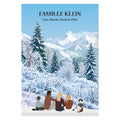 Affiche d'une famille assise dans un décor enneigé