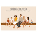 Affiche décorative d'une famille assise sur un ponton, sur un fond beige. 