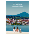 Affiche personnalisable représentant une famille assise face à la plage et à l’océan à Hendaye,