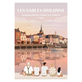 Affiche illustrée d'une famille assise face à la ville des Sables-d'Olonne