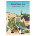 Affiche illustrée et personnalisable représentant une famille au Luxembourg avec fond au choix : la vieille ville de Luxembourg ou le centre d’Ettelbruck. 