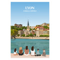 Affiche illustrée et personnalisable représentant une famille face aux monuments emblématiques de Lyon.