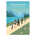 Affiche illustrée et personnalisable représentant une famille en randonnée dans les montagnes, avec différents paysages en arrière-plan.