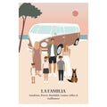 Affiche illustrée et personnalisable montrant une famille sur une plage, avec un van en arrière-plan évoquant les vacances et la liberté.